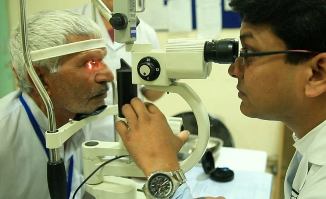 Ronnie and Zarina Screwvala’s Swades Foundation completes 20,000 free cataract surgeries